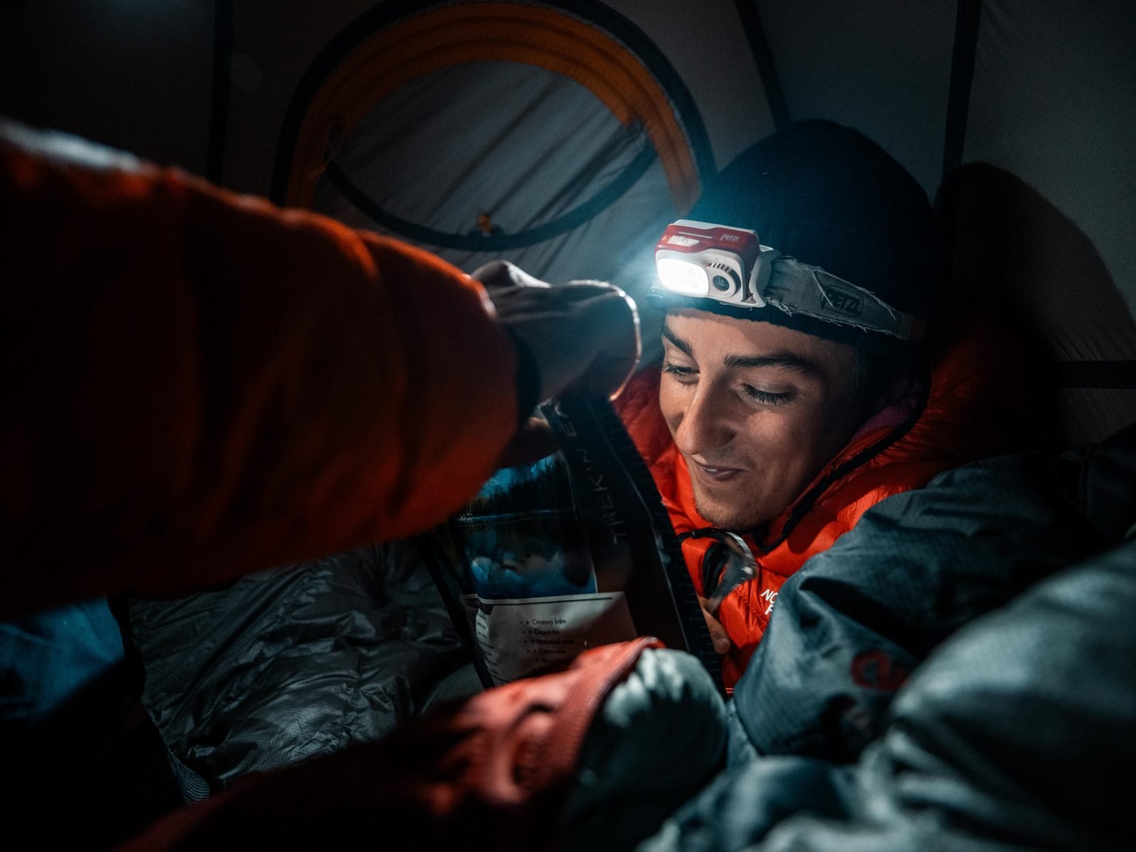 Headlamp on, in the tent before the start